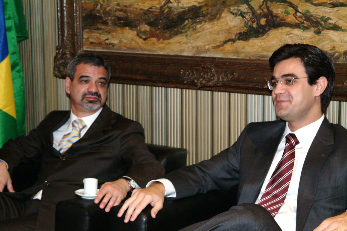 Ministro Humberto Costa e deputado Rodrigo Garcia<a style='float:right;color:#ccc' href='https://www3.al.sp.gov.br/repositorio/noticia/03-2008/Min saude Mauri.jpg' target=_blank><i class='bi bi-zoom-in'></i> Clique para ver a imagem </a>